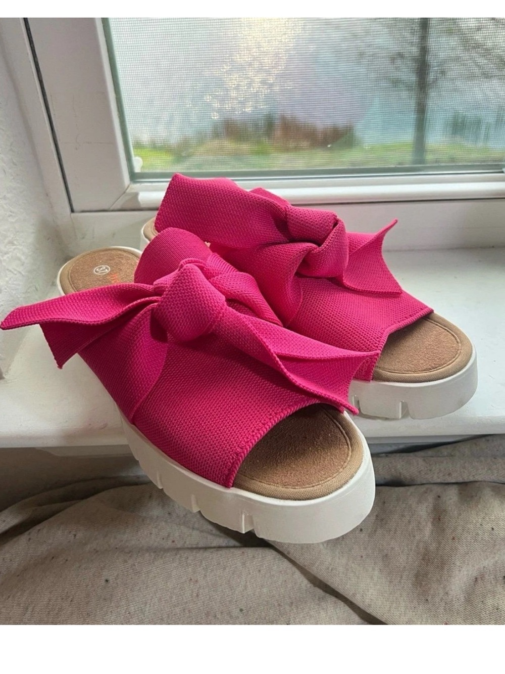 Bernie Mev NY Women’s Venti Freesia Wedge Sandals Fuchsia Pink Bow Hamptons 38